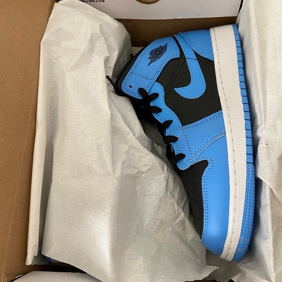 Jordan 1 Mid University Blue Black GS - Picture 7 of 7